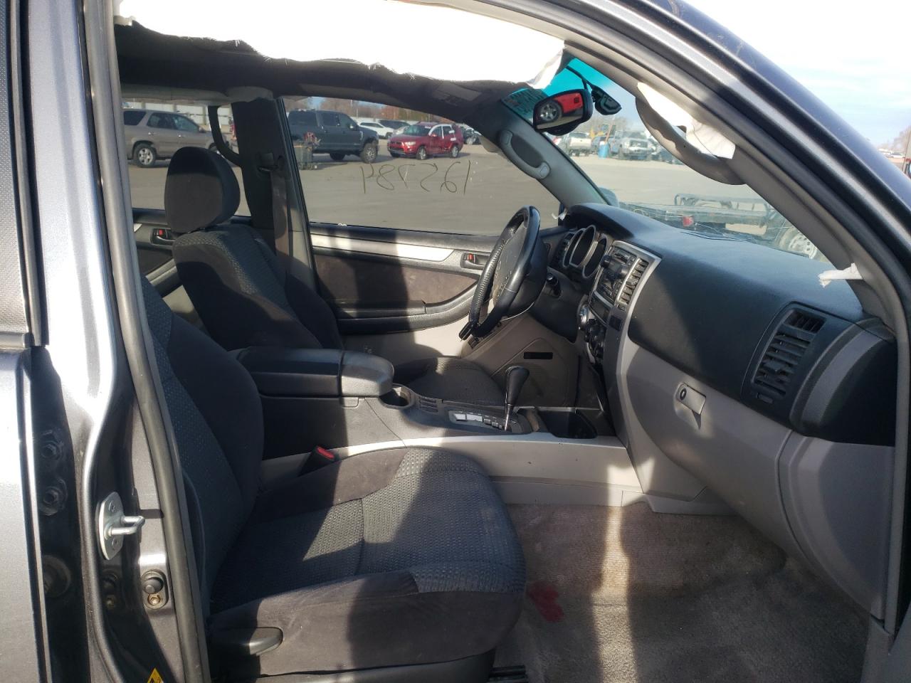Photo 5 from auction – 2004 TOYOTA 4RUNNER SR with VIN JTEBT14R048015051