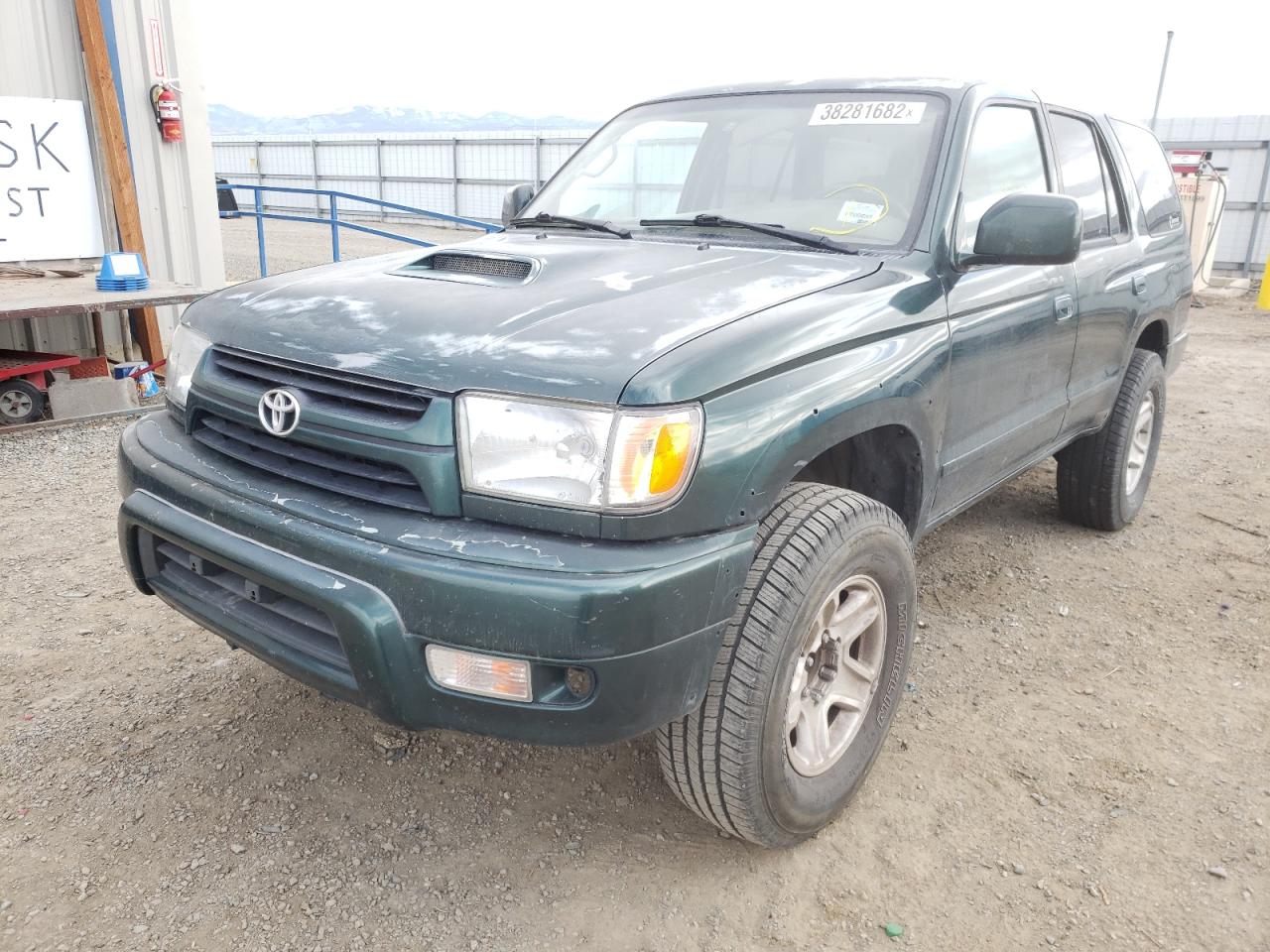 Photo 2 from auction – 2000 TOYOTA 4RUNNER SR with VIN JT3GN86R4Y0162962