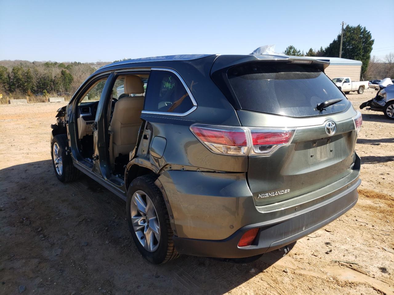 Photo 3 from auction – 2016 TOYOTA HIGHLANDER with VIN 5TDYKRFH8GS177501