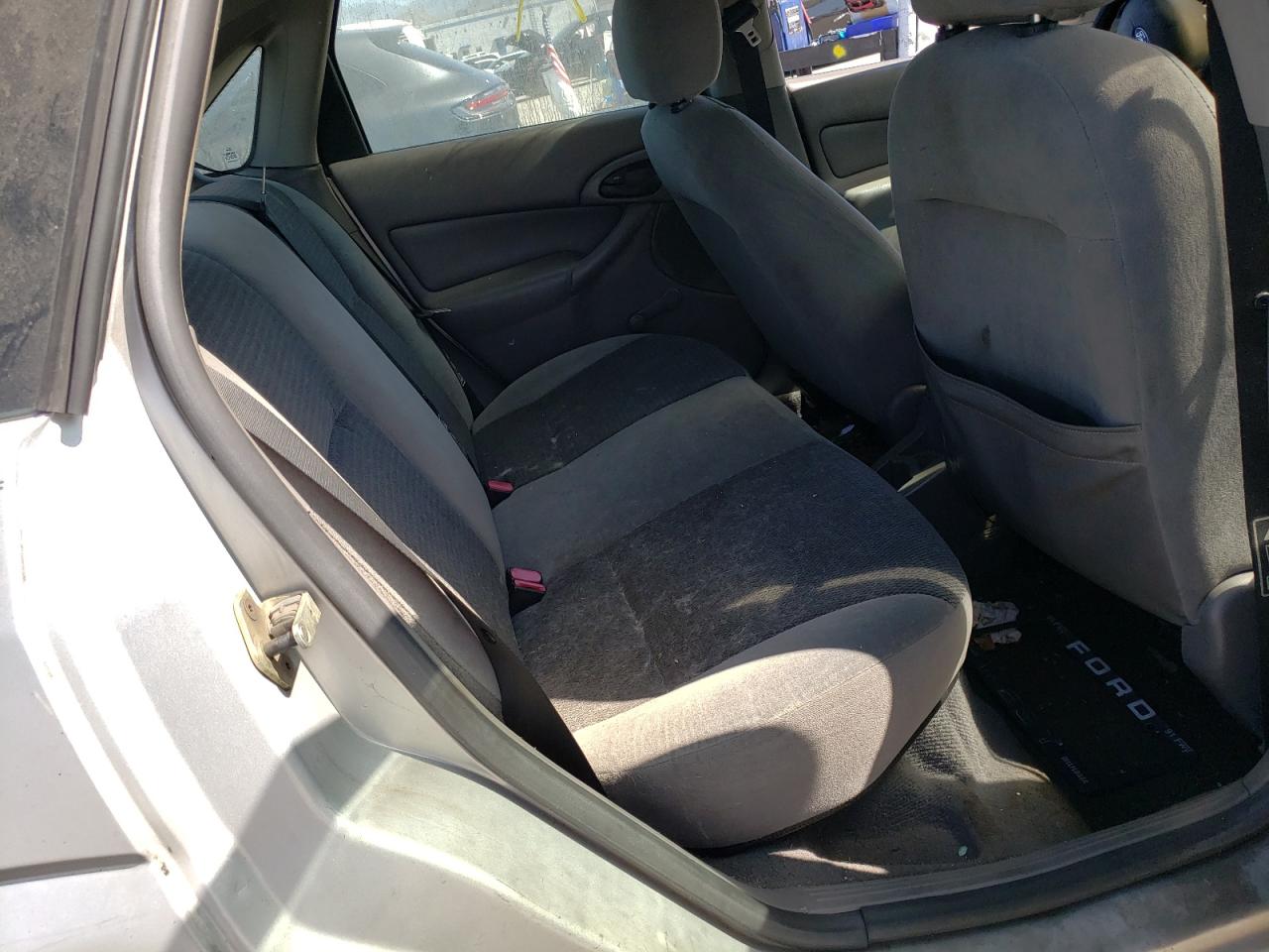 Photo 6 from auction – 2003 FORD FOCUS LX with VIN 1FAFP33P03W108688