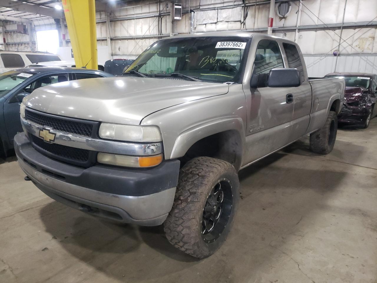 Photo 2 from auction – 2002 CHEVROLET SILVERADO with VIN 1GCHK29182E169970