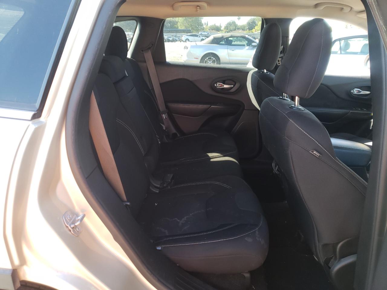 Photo 6 from auction – 2015 JEEP CHEROKEE L with VIN 1C4PJLCB5FW584461