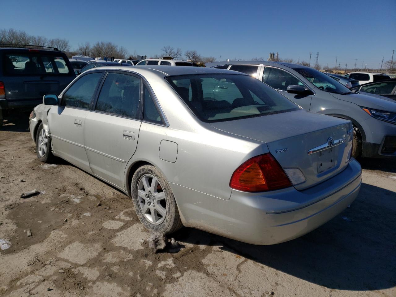 Photo 3 from auction – 2000 TOYOTA AVALON XL with VIN 4T1BF28B1YU061947