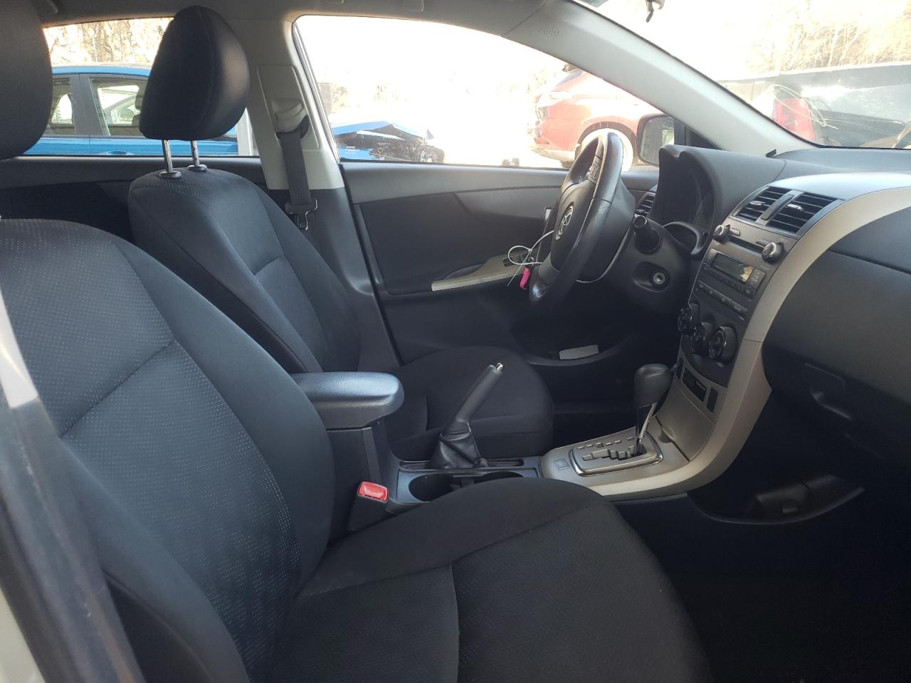 Photo 5 from auction – 2010 TOYOTA COROLLA with VIN 2T1BU4EE2AC448885