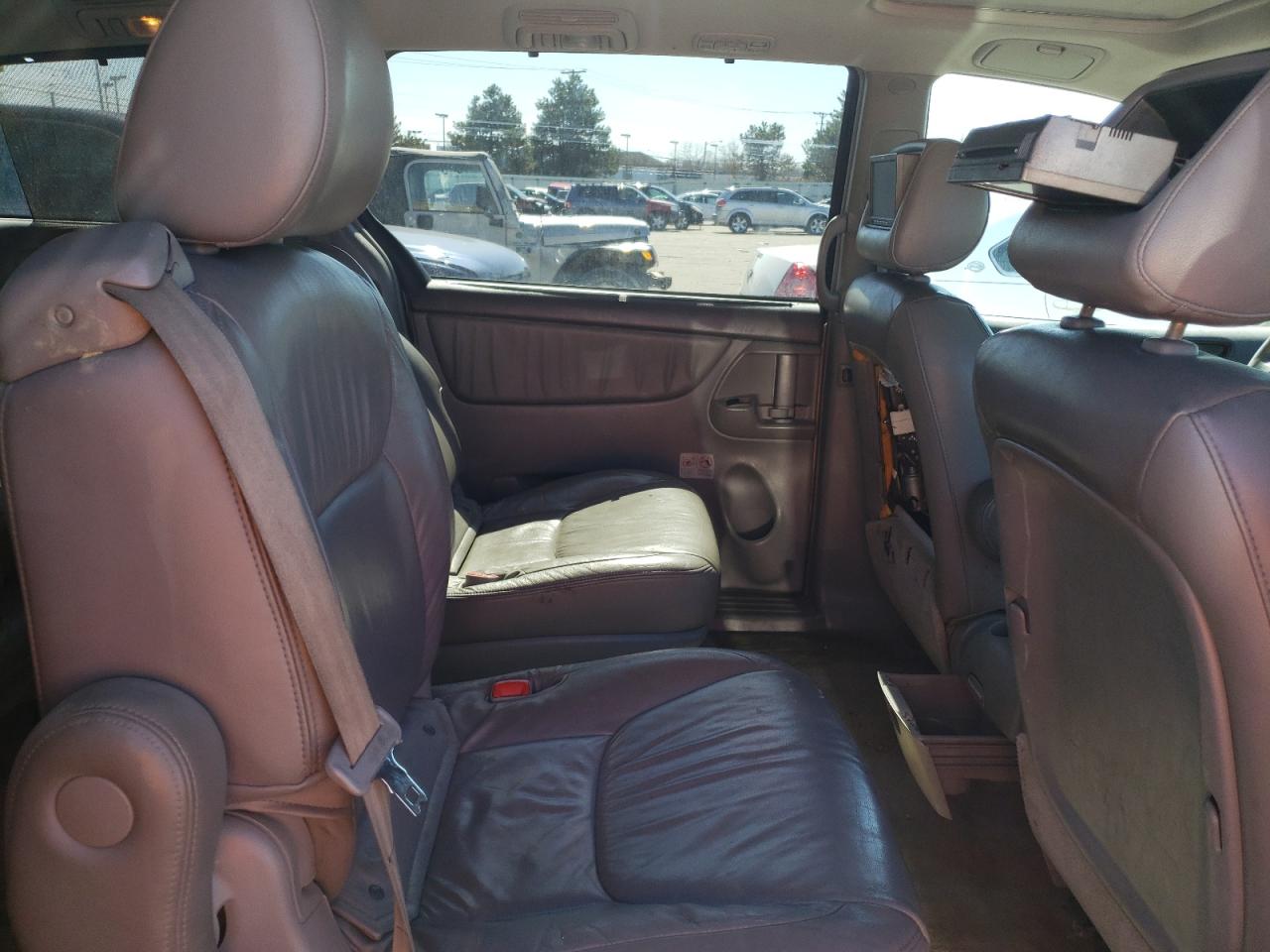 Photo 6 from auction – 2010 TOYOTA SIENNA XLE with VIN 5TDDK4CC0AS031871