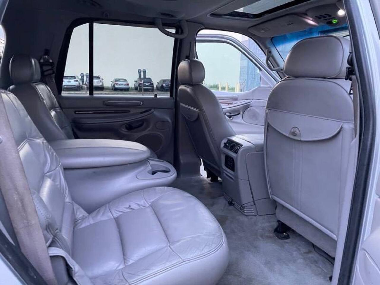 Photo 6 from auction – 2000 LINCOLN NAVIGATOR with VIN 5LMPU28A4YLJ11553