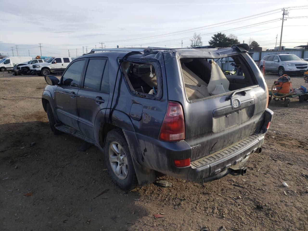 Photo 3 from auction – 2004 TOYOTA 4RUNNER SR with VIN JTEBT14R048015051