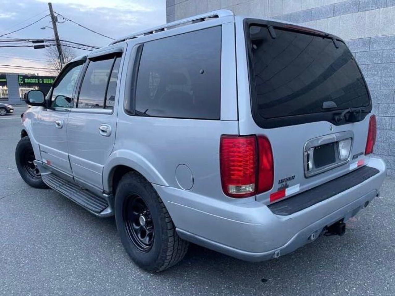 Photo 3 from auction – 2000 LINCOLN NAVIGATOR with VIN 5LMPU28A4YLJ11553
