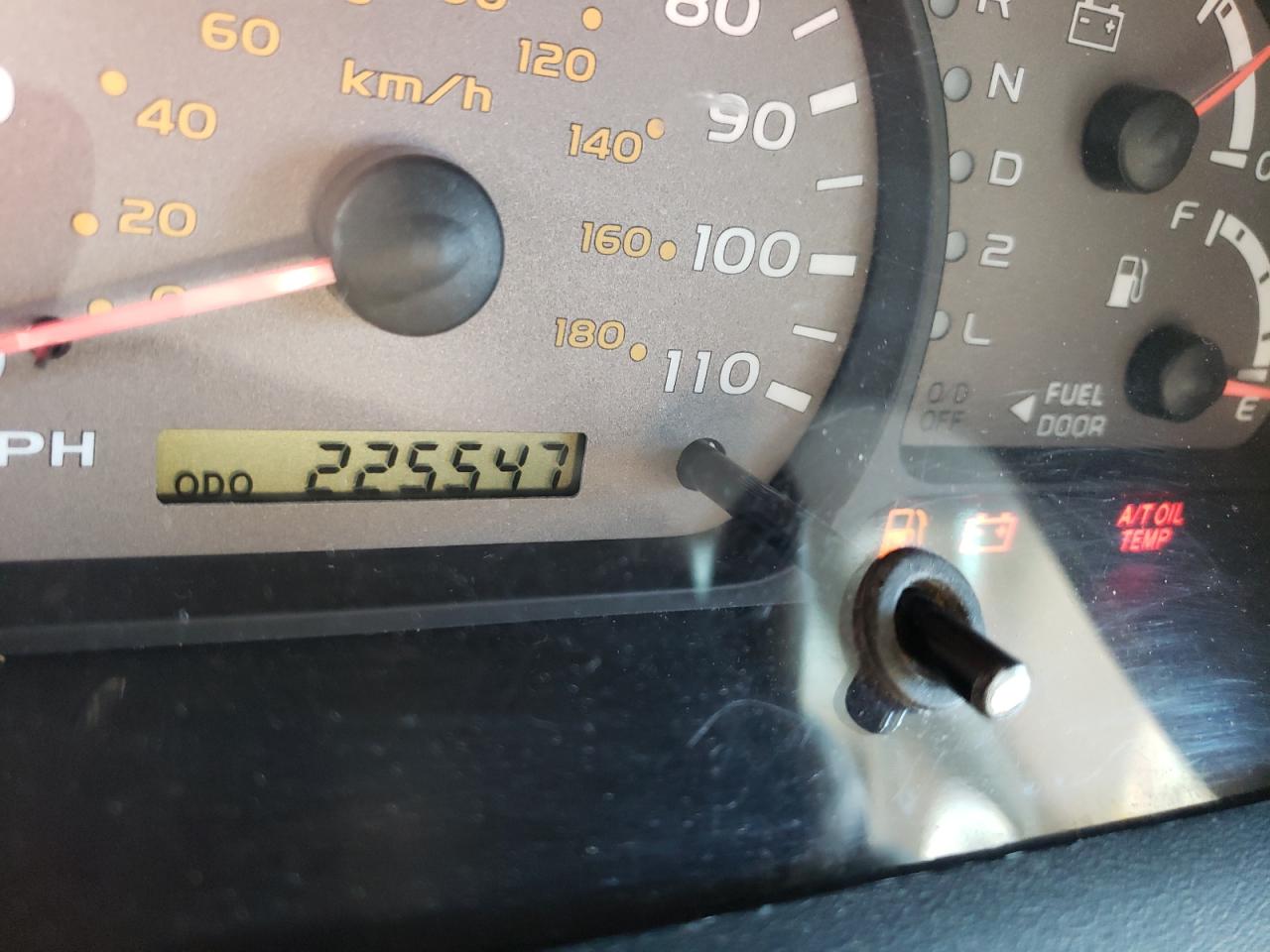 Photo 8 from auction – 2002 TOYOTA SEQUOIA with VIN 5TDBT44A62S065932