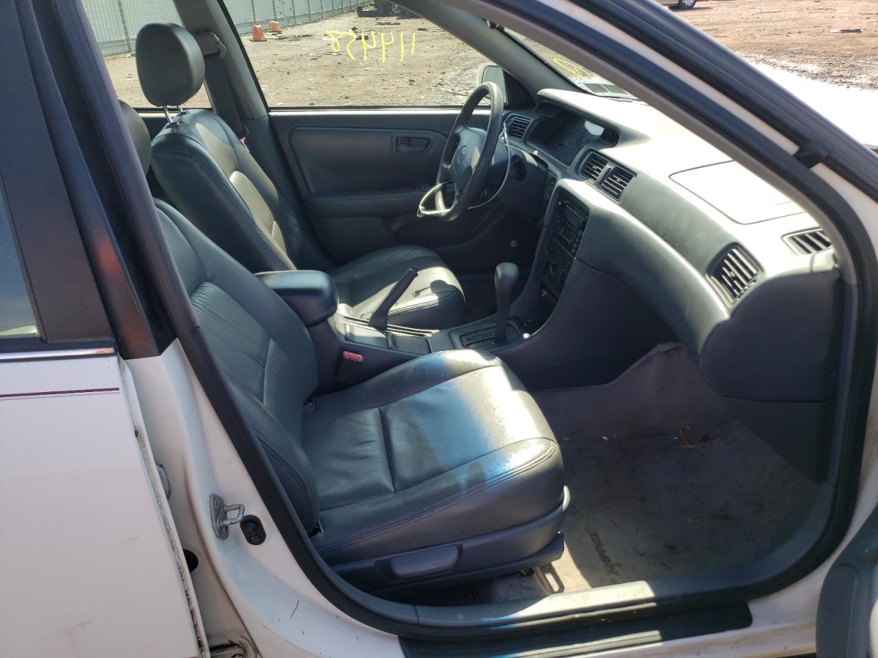 Photo 5 from auction – 2000 TOYOTA CAMRY CE with VIN 4T1BG22K7YU954078