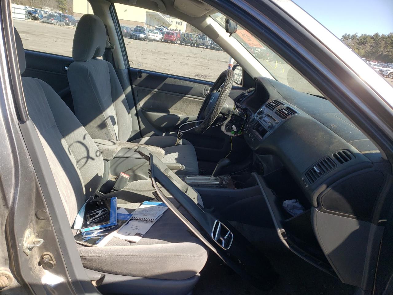Photo 5 from auction – 2004 HONDA CIVIC LX with VIN 2HGES16524H533656
