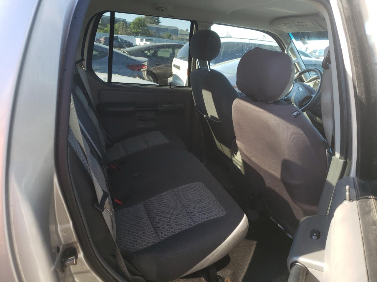 Photo 6 from auction – 2004 FORD EXPLORER S with VIN 1FMDU67K84UA09409