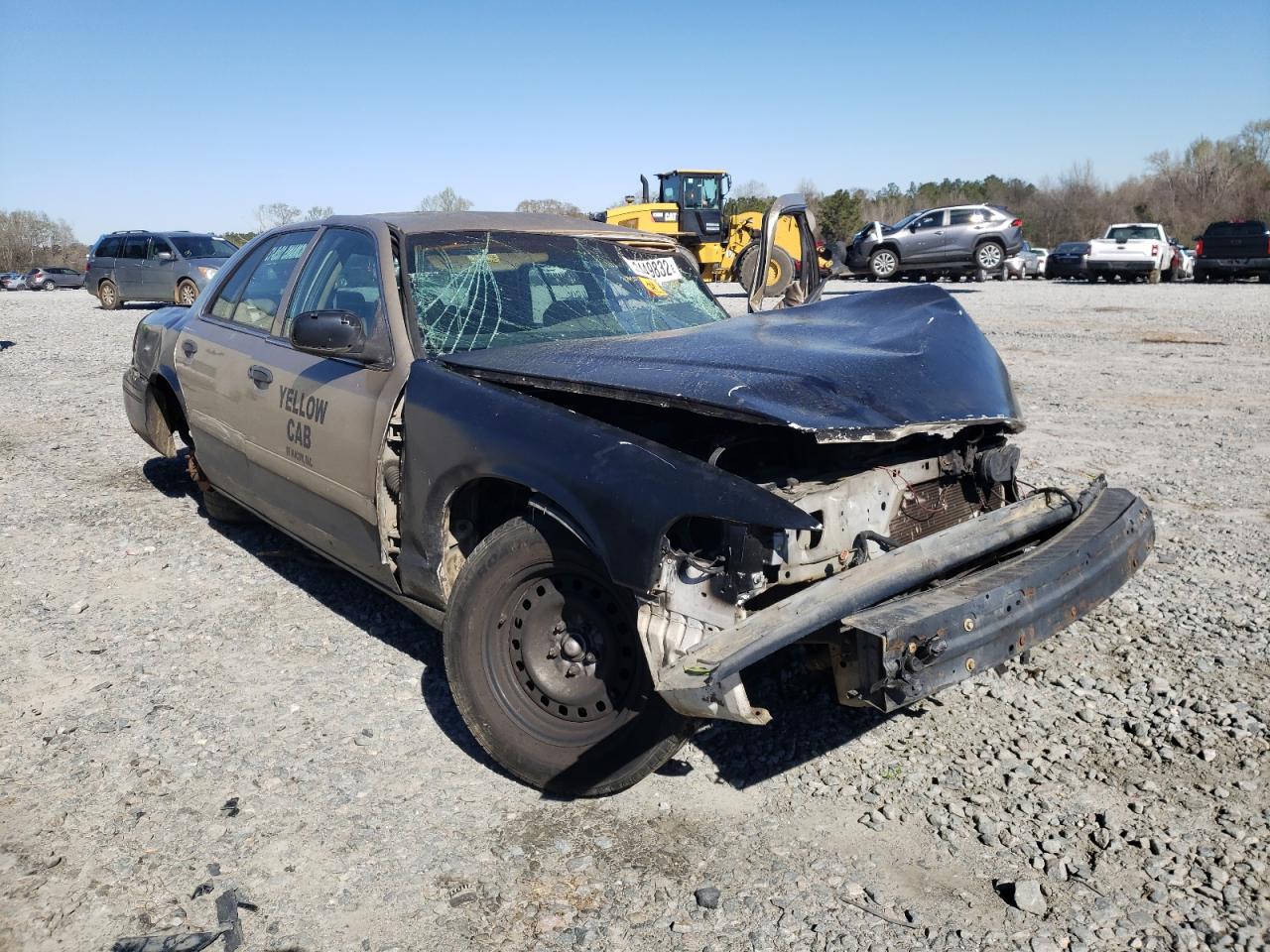 FORD CROWN VICT 2000 with VIN 2FAFP71W3YX170602 - Photo from auction