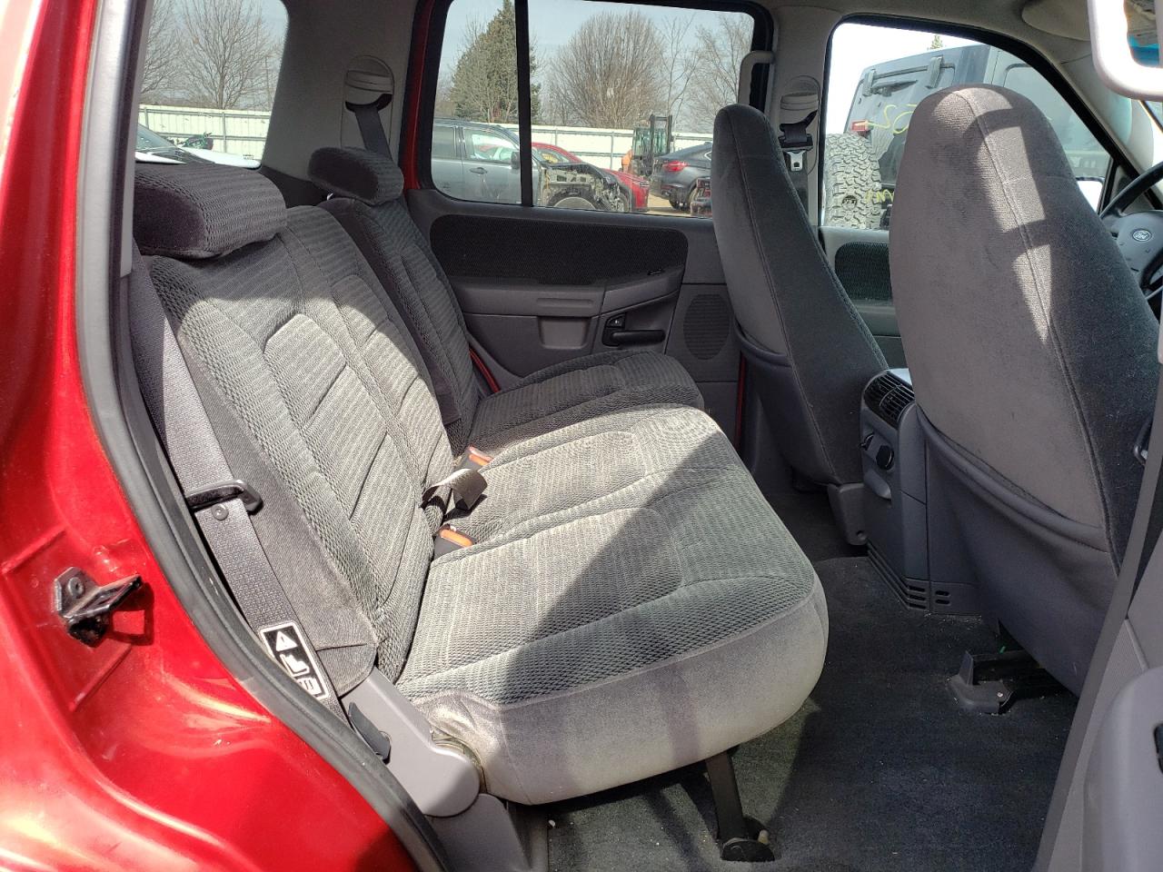 Photo 6 from auction – 2002 FORD EXPLORER X with VIN 1FMZU73E82ZA79858