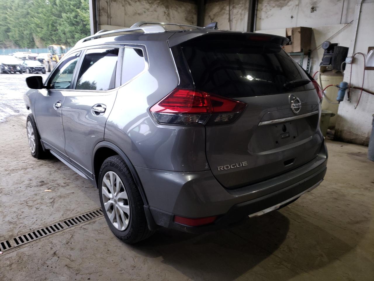 Photo 3 from auction – 2017 NISSAN ROGUE S with VIN KNMAT2MT7HP595136