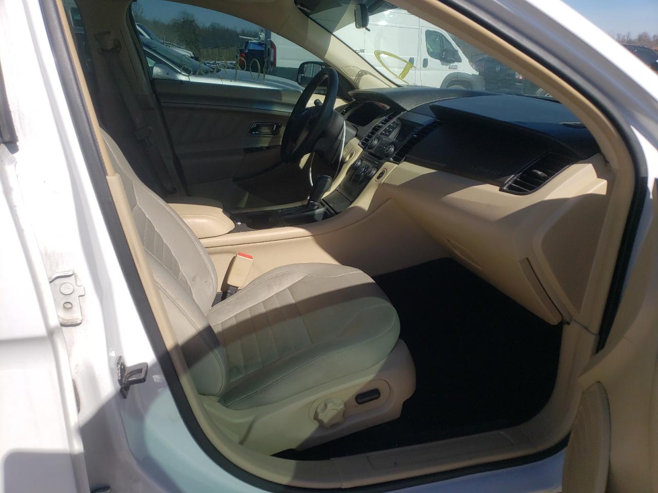 Photo 5 from auction – 2015 FORD TAURUS SE with VIN 1FAHP2D83FG142889