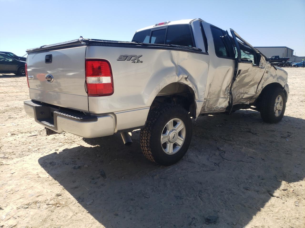 Photo 4 from auction – 2005 FORD F150 with VIN 1FTRX14W35FA73021