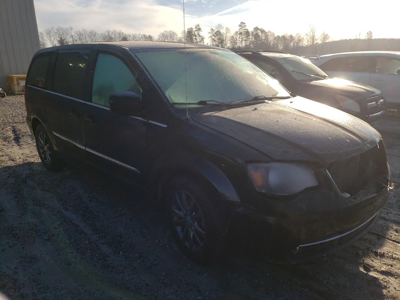 Photo 1 from auction – 2015 CHRYSLER TOWN & COU with VIN 2C4RC1HG5FR657008