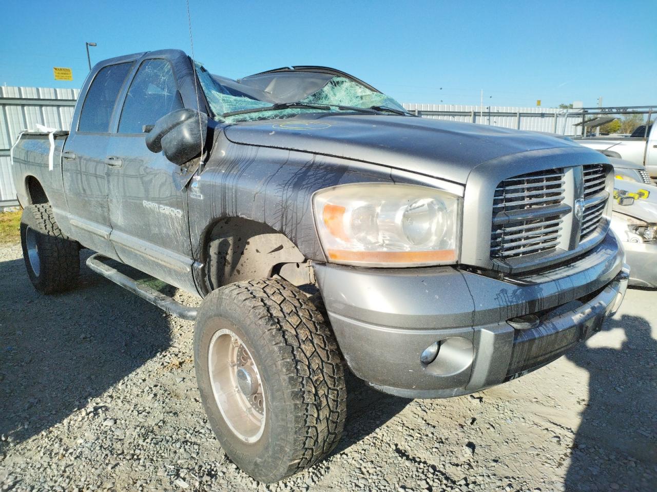 DODGE RAM 2500 S 2006 مع رقم تعريف المركبة 1D7KS28C96J237625 - صورة من المزاد