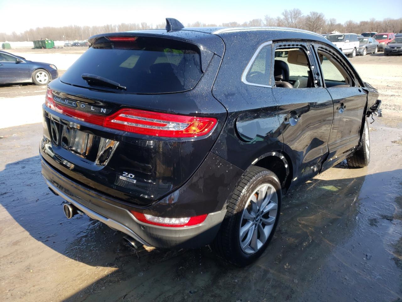 Photo 4 from auction – 2016 LINCOLN MKC SELECT with VIN 5LMCJ2C94GUJ18337