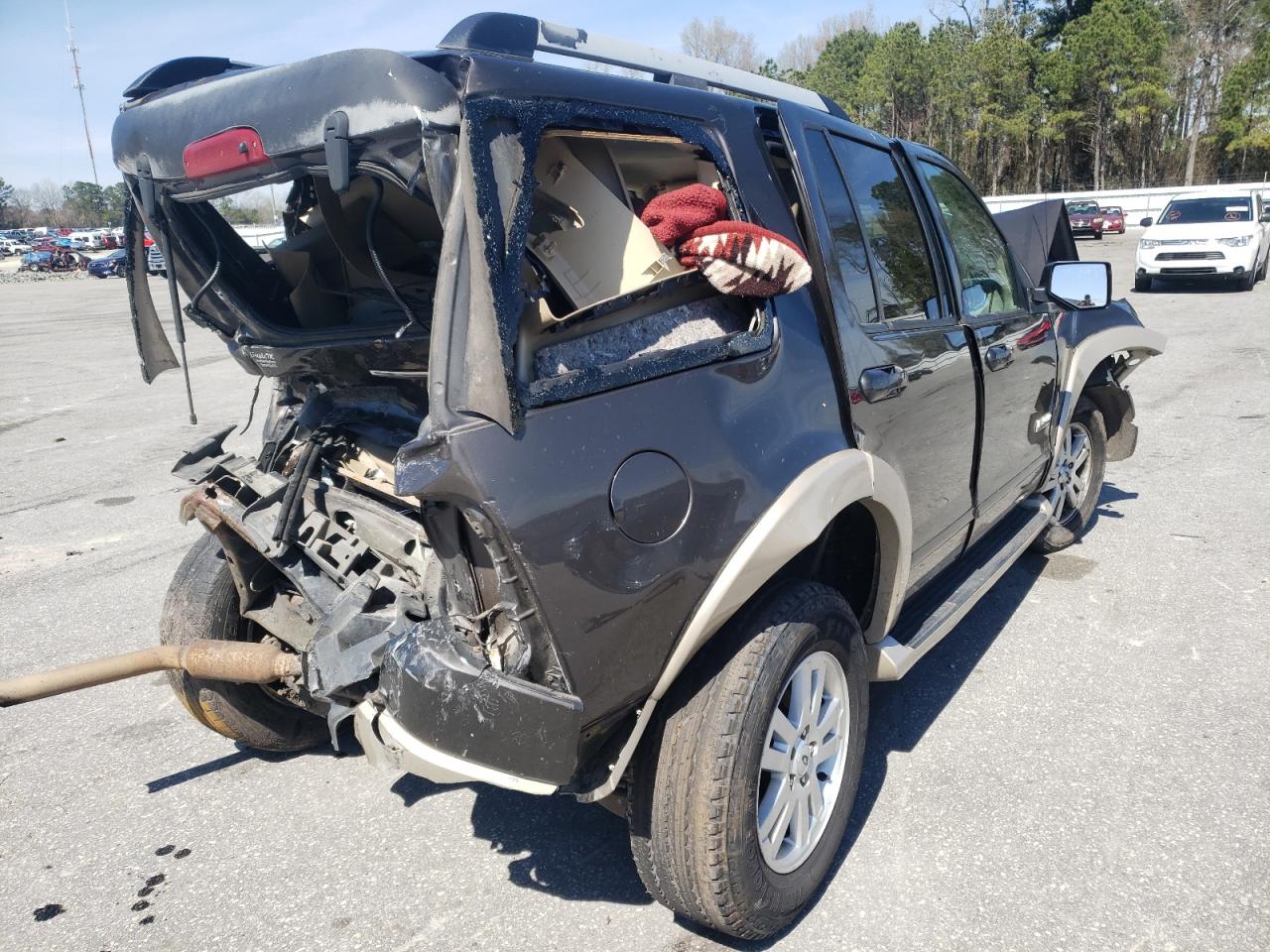 Photo 4 from auction – 2007 FORD EXPLORER E with VIN 1FMEU74E07UB80149