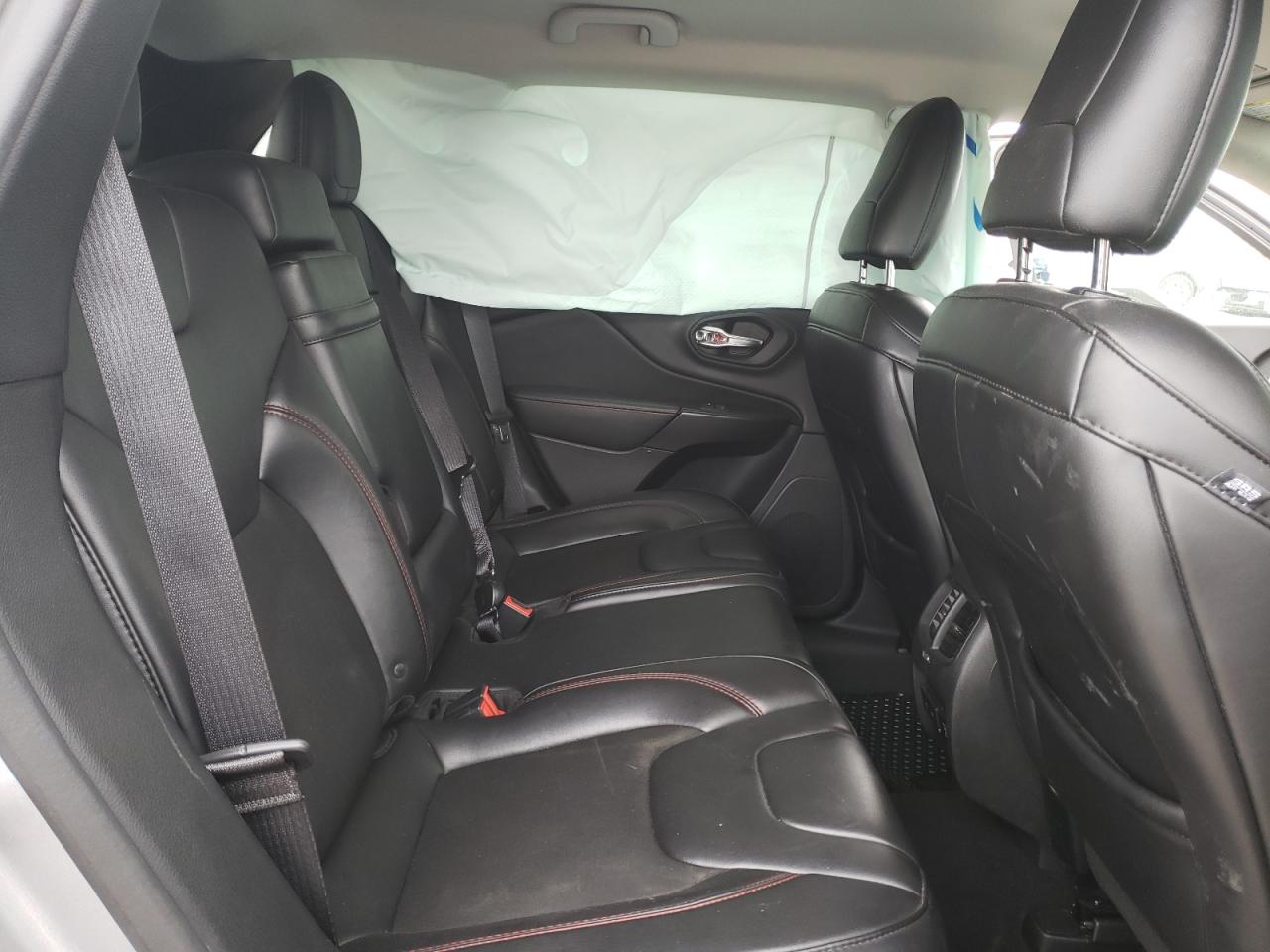 Photo 6 from auction – 2019 JEEP CHEROKEE T with VIN 1C4PJMBX5KD298215
