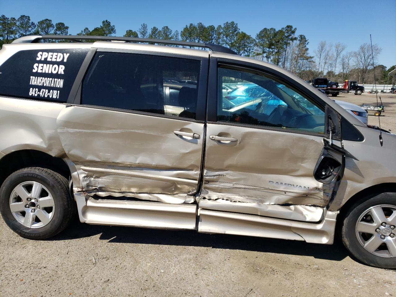 Photo 9 from auction – 2004 TOYOTA SIENNA CE with VIN 5TDZA23C04S212079
