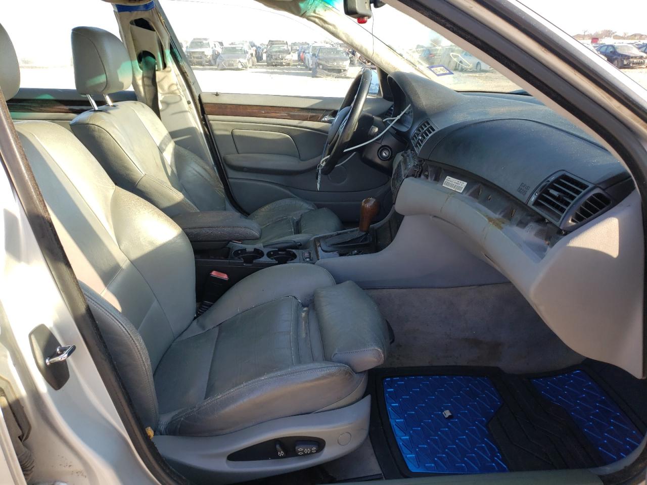 Photo 5 from auction – 2003 BMW 325 I with VIN WBAEV33423KL82612