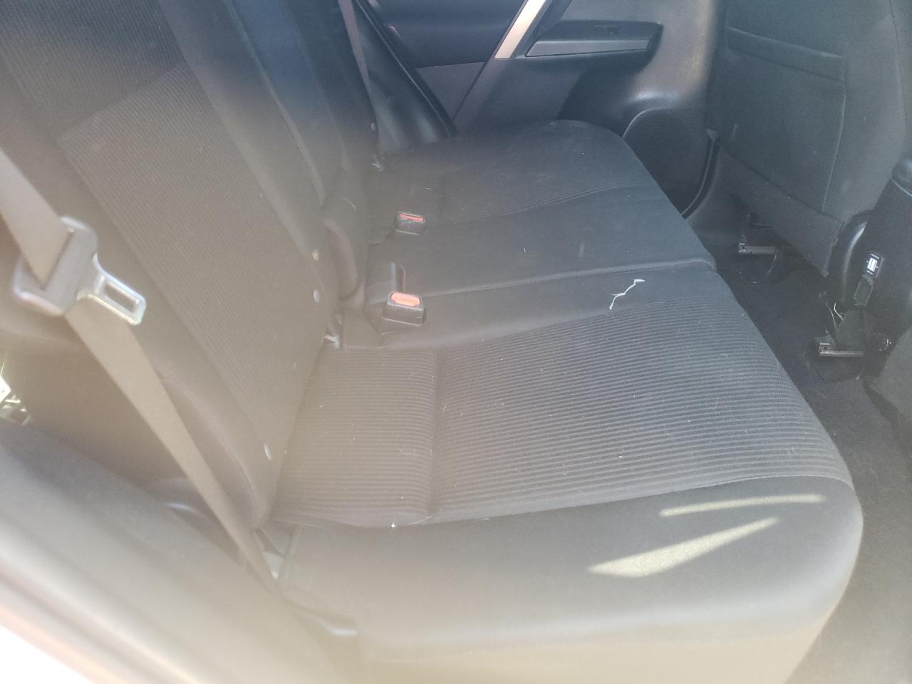 Photo 6 from auction – 2018 TOYOTA RAV4 LE with VIN JTMZFREV6JJ210922