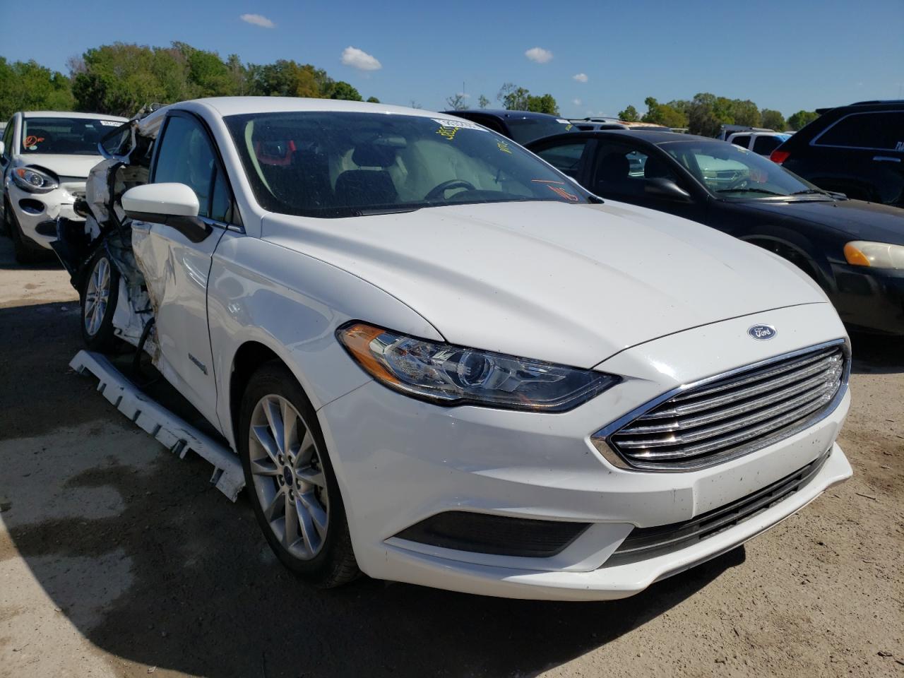 FORD FUSION SE 2017 with VIN 3FA6P0LUXHR131152 - Photo from auction