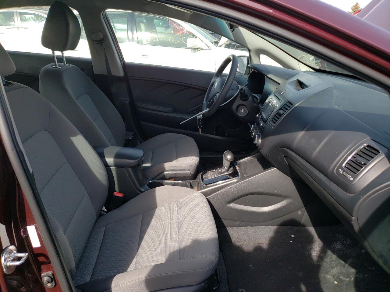 Photo 5 from auction – 2018 KIA FORTE LX with VIN 3KPFK4A79JE274362