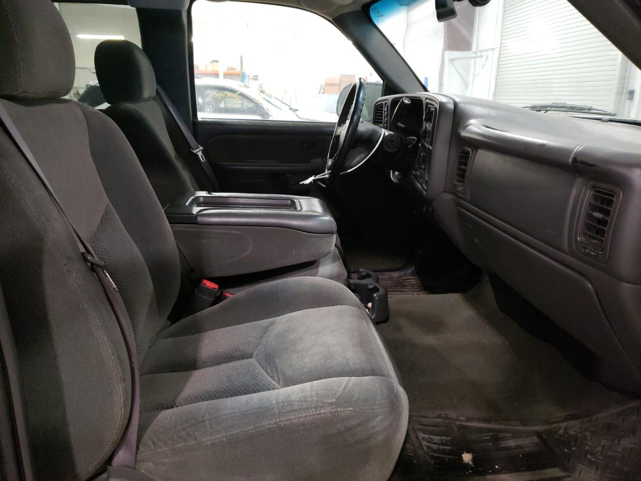 Photo 5 from auction – 2003 CHEVROLET SILVERADO with VIN 2GCEK19T031139654