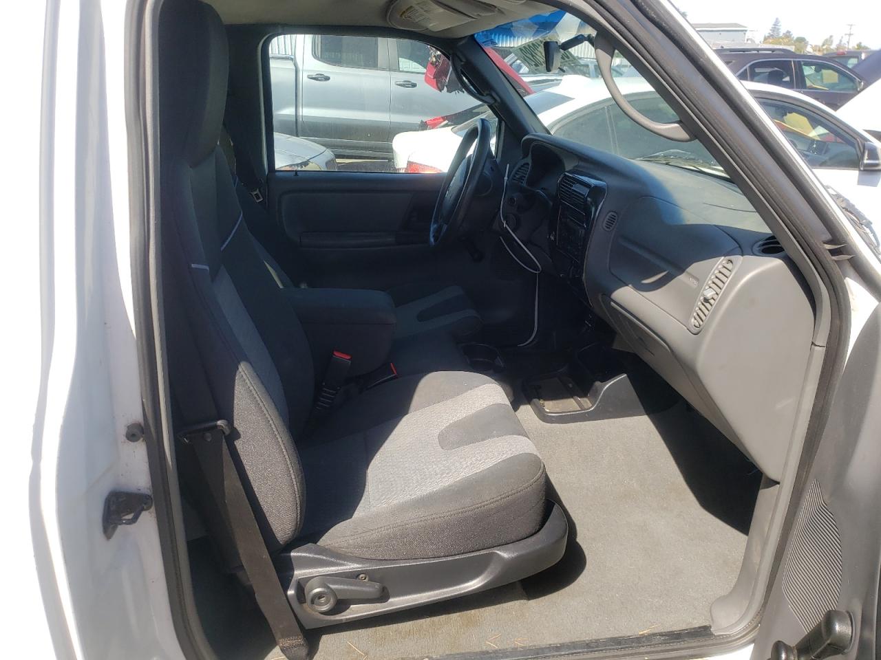 Photo 5 from auction – 2005 MAZDA B2300 with VIN 4F4YR12D55PM03380
