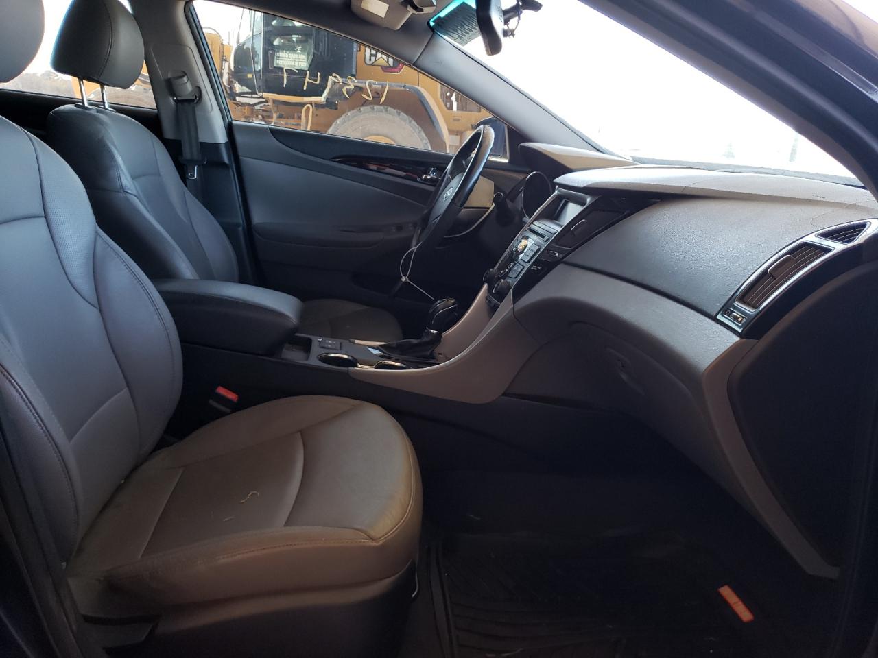 Photo 5 from auction – 2011 HYUNDAI SONATA SE with VIN 5NPEC4AC6BH024208