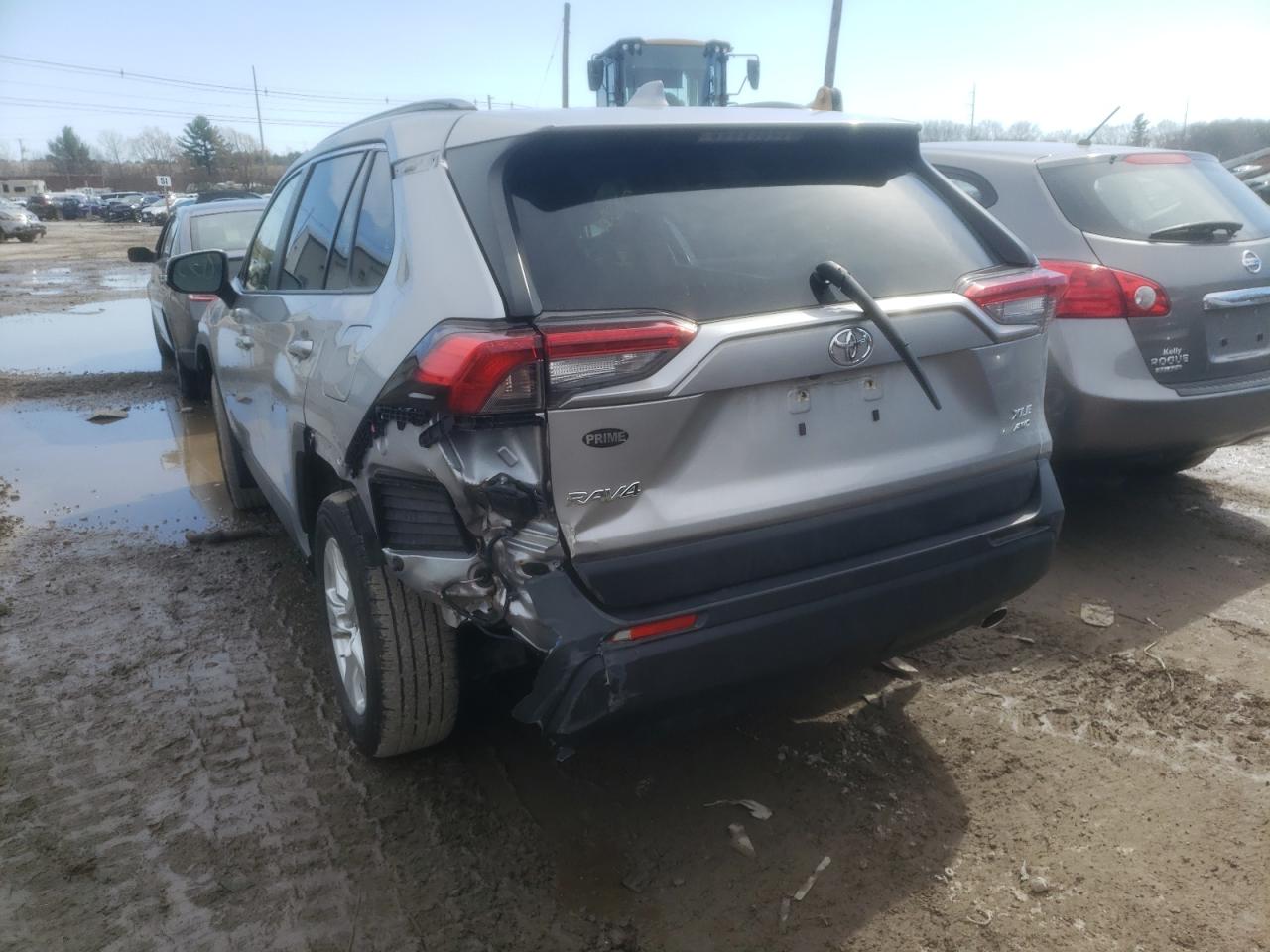 Photo 3 from auction – 2019 TOYOTA RAV4 XLE with VIN JTMP1RFV6KD500081