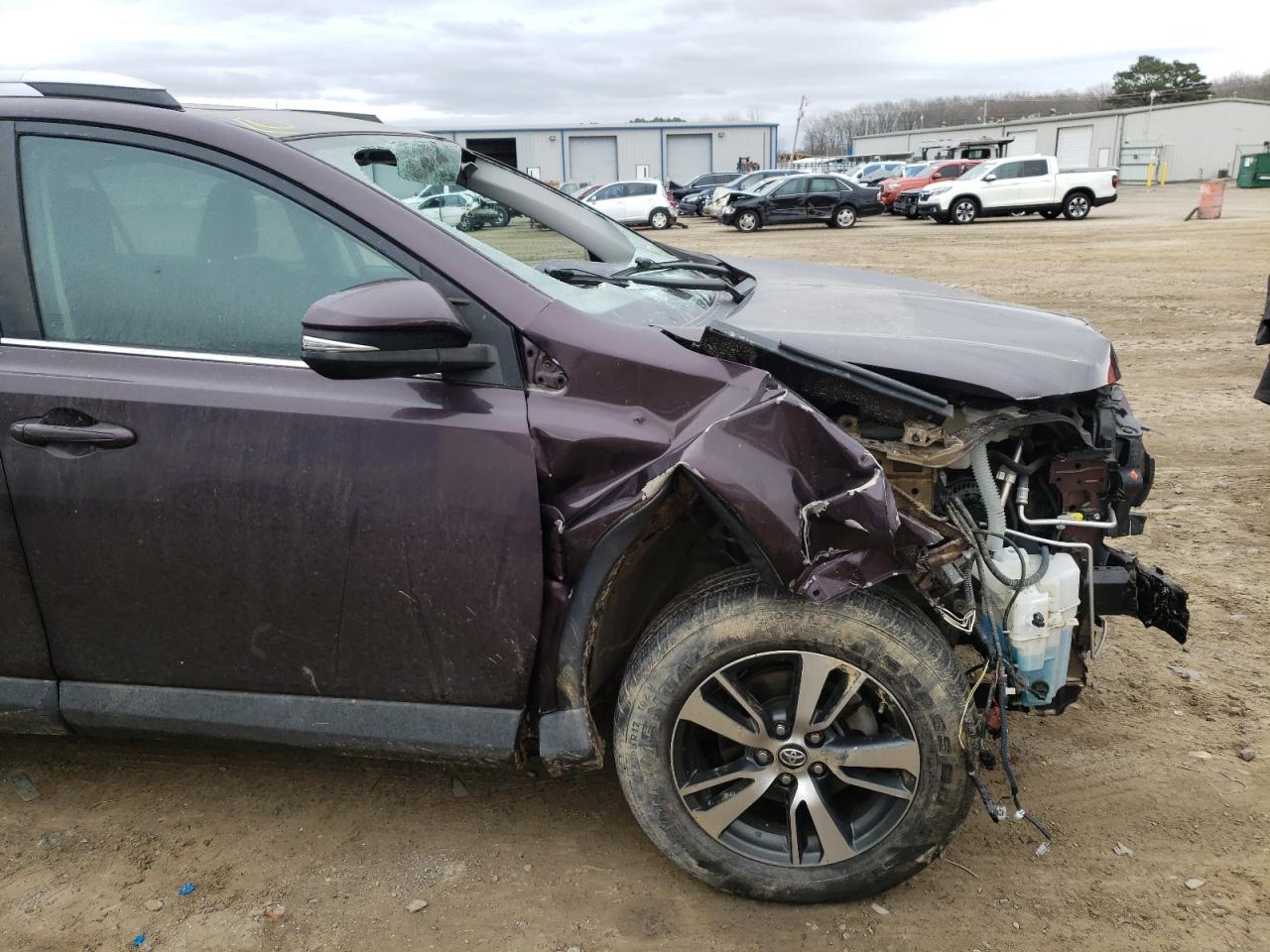 Photo 9 from auction – 2016 TOYOTA RAV4 XLE with VIN 2T3WFREV7GW259849