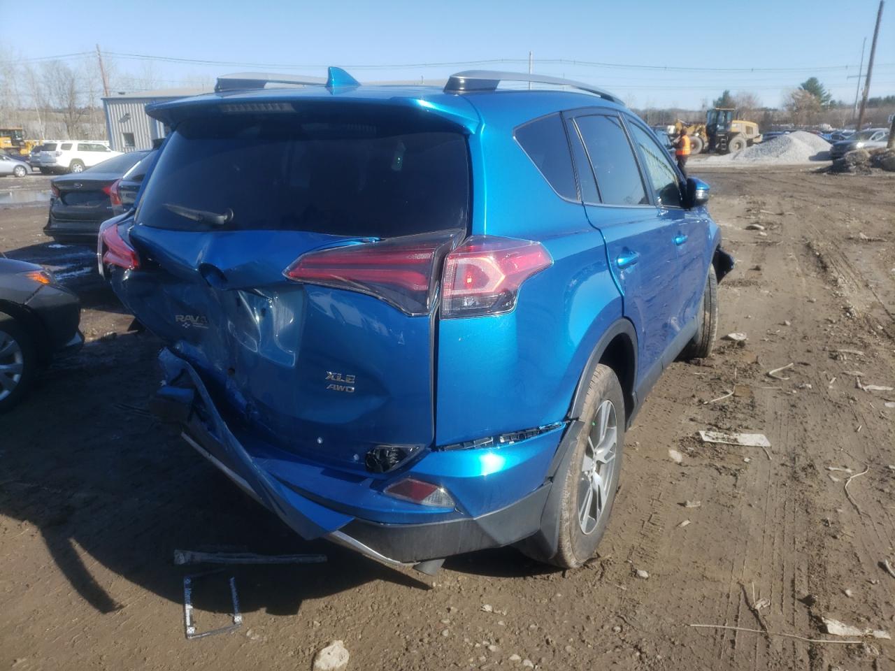 Photo 4 from auction – 2017 TOYOTA RAV4 XLE with VIN JTMRFREV7HJ712865