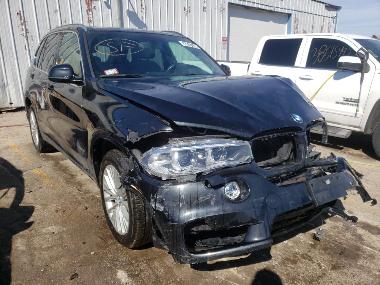 BMW X5 XDRIVE3 2017 with VIN 5UXKR0C31H0X80881 - Photo from auction