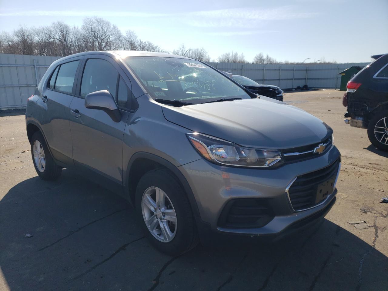 CHEVROLET TRAX LS 2020 with VIN 3GNCJNSB6LL134340 - Photo from auction