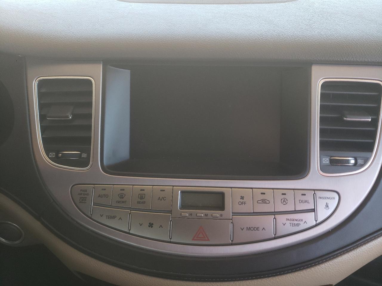 Photo 9 from auction – 2012 HYUNDAI GENESIS 3. with VIN KMHGC4DD5CU207132