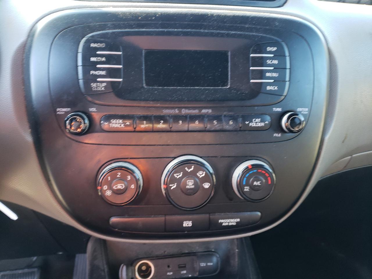 Photo 9 from auction – 2014 KIA SOUL with VIN KNDJN2A23E7049774