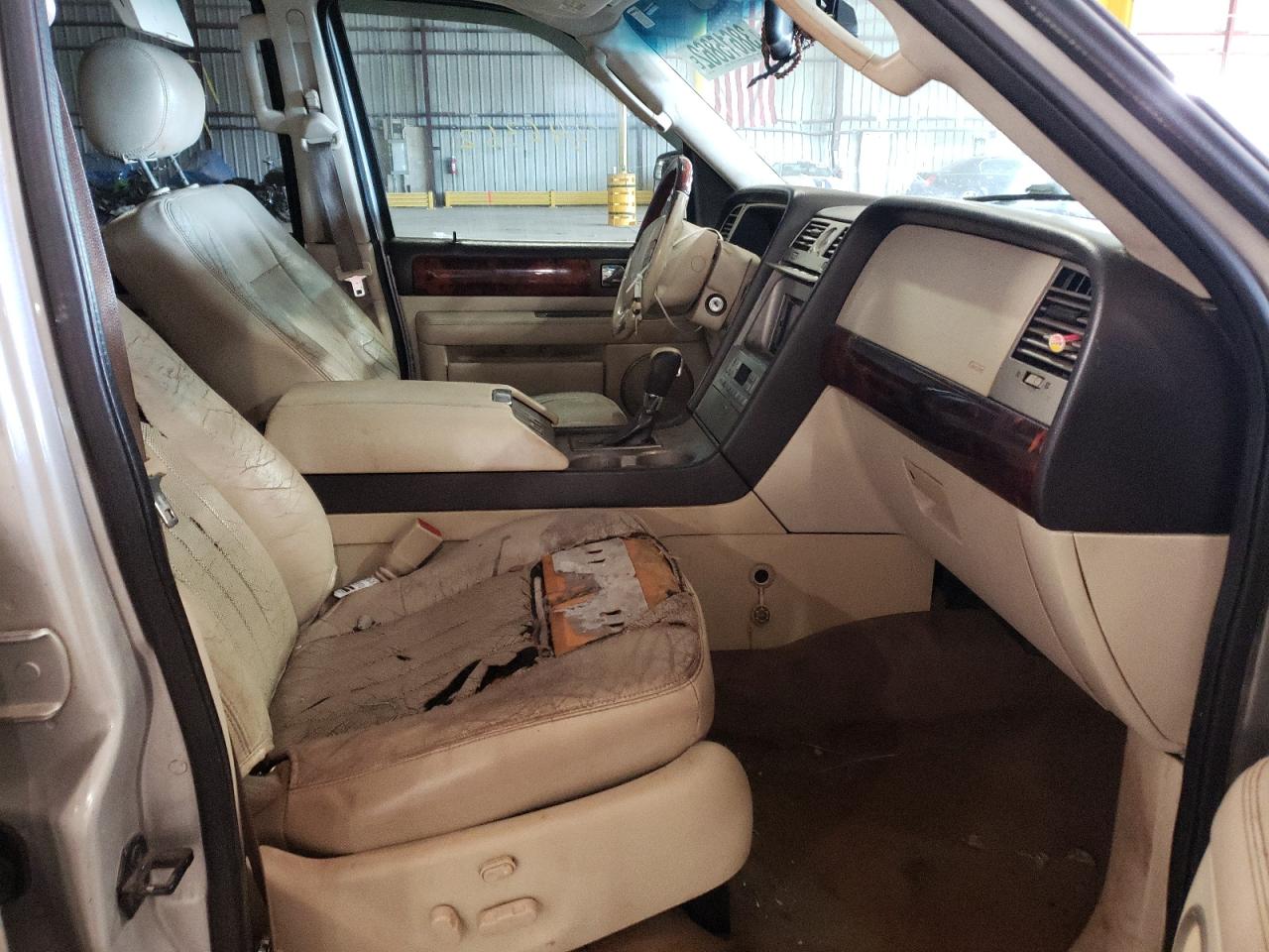Photo 5 from auction – 2003 LINCOLN NAVIGATOR with VIN 5LMFU27R43LJ21849