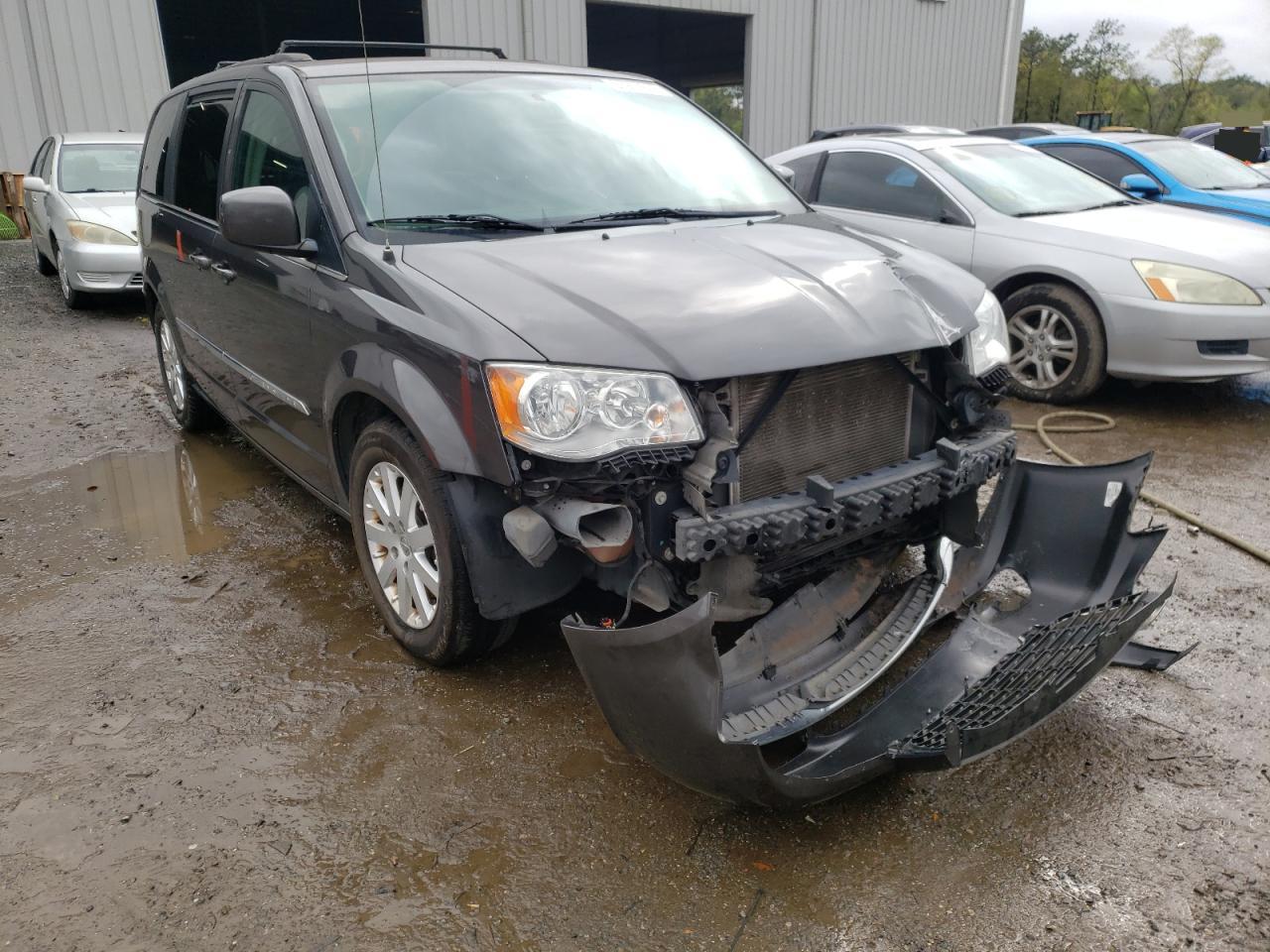 CHRYSLER TOWN & COU 2015 with VIN 2C4RC1BG1FR654731 - Photo from auction