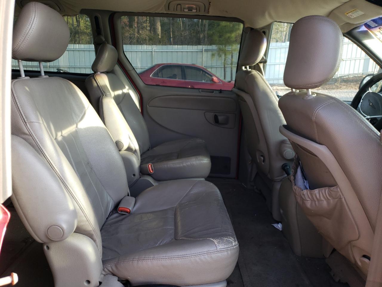 Photo 6 from auction – 2002 CHRYSLER TOWN AND C with VIN 2C8GP54L12R785096