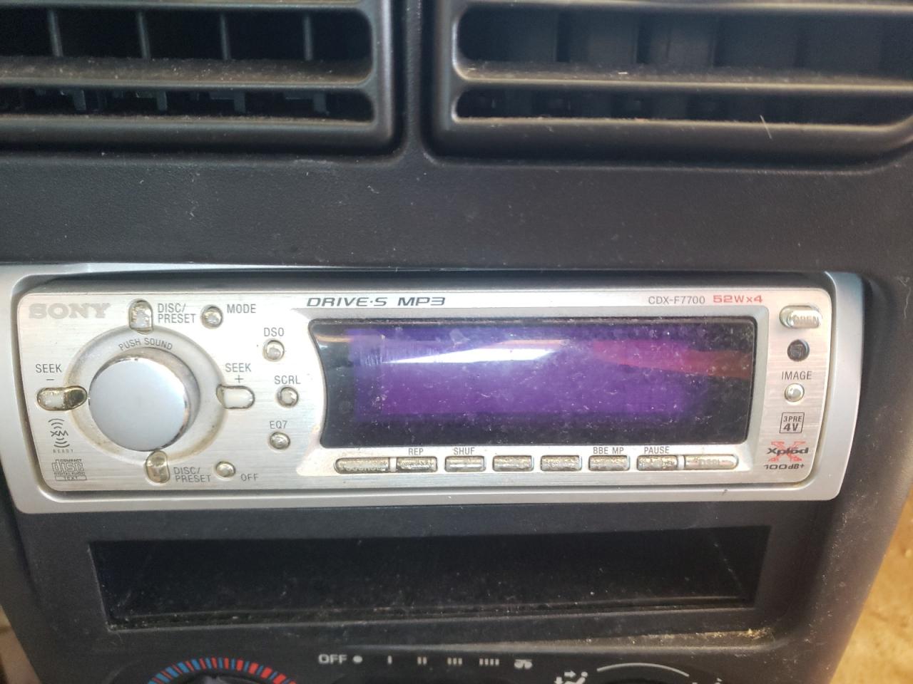 Photo 9 from auction – 2000 SATURN SL with VIN 1G8ZF528XYZ129810