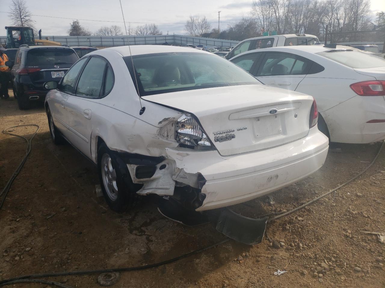 Photo 3 from auction – 2004 FORD TAURUS SES with VIN 1FAFP552X4A211435