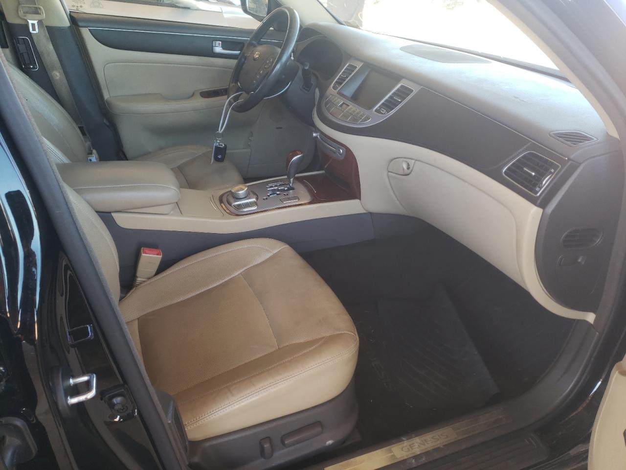 Photo 5 from auction – 2012 HYUNDAI GENESIS 3. with VIN KMHGC4DD5CU207132