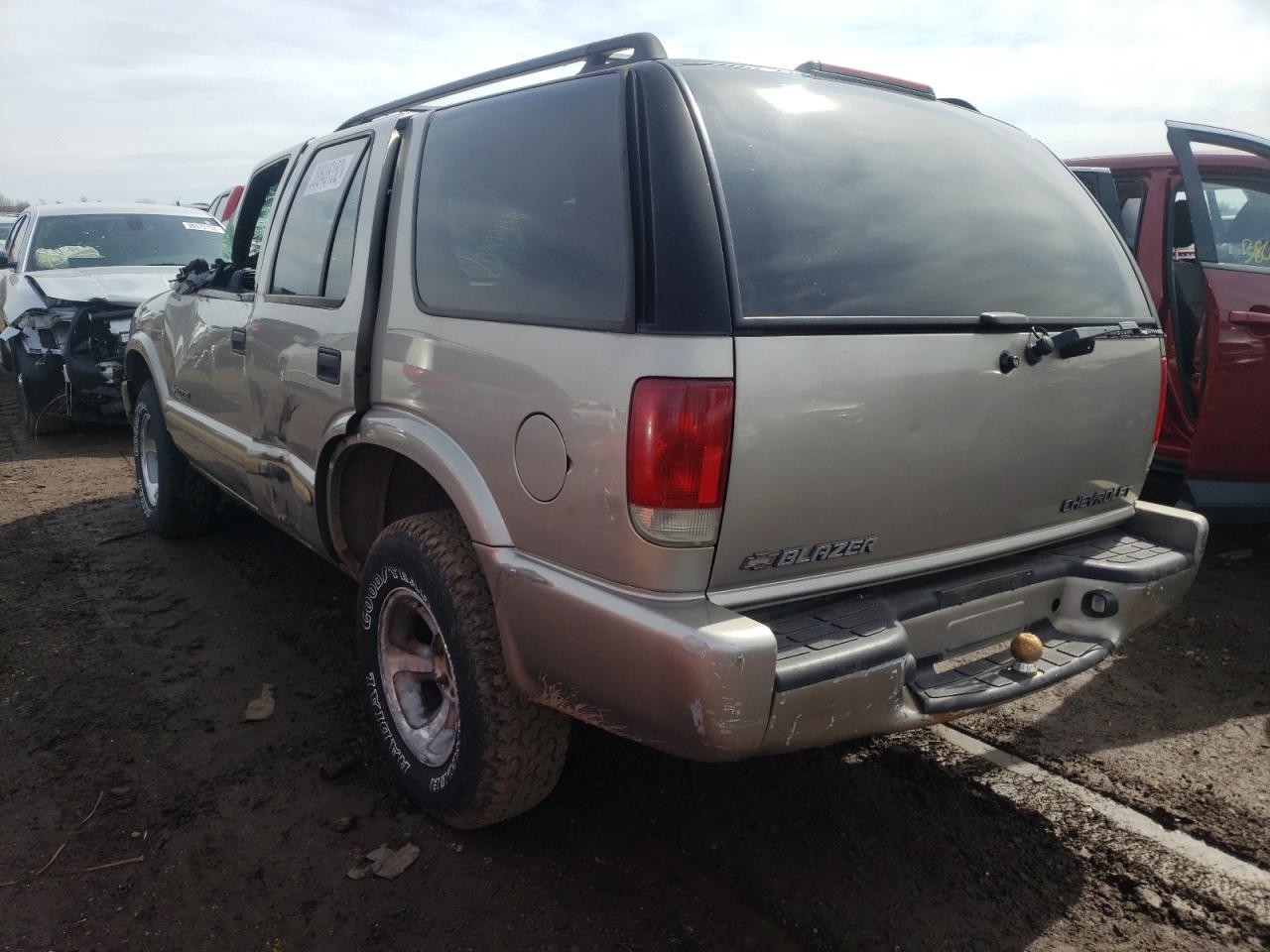Photo 3 from auction – 2002 CHEVROLET BLAZER with VIN 1GNCS13W02K232383