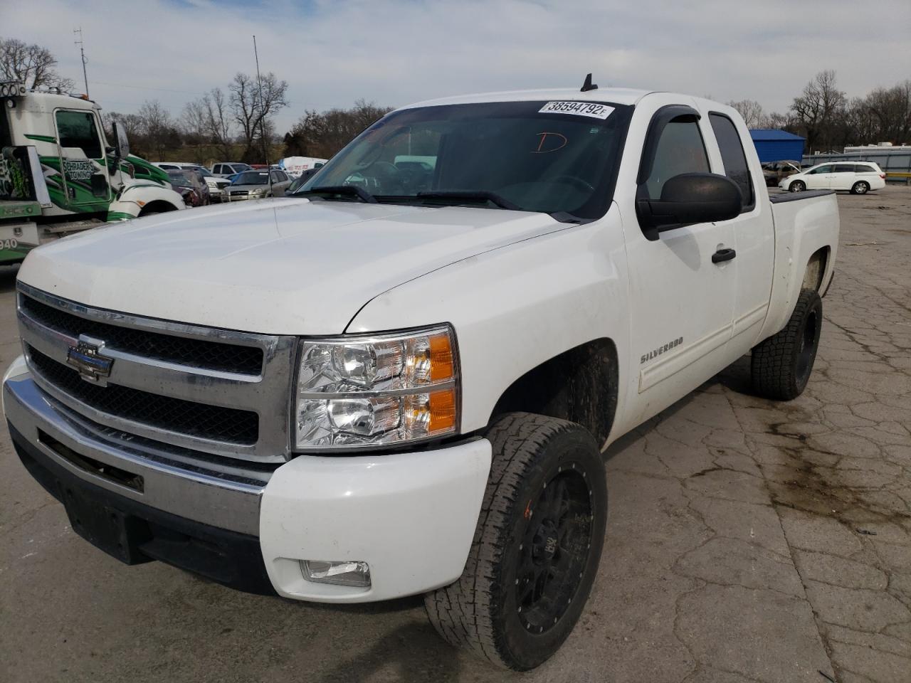 Photo 2 from auction – 2011 CHEVROLET SILVERADO with VIN 1GCRCSE29BZ128255