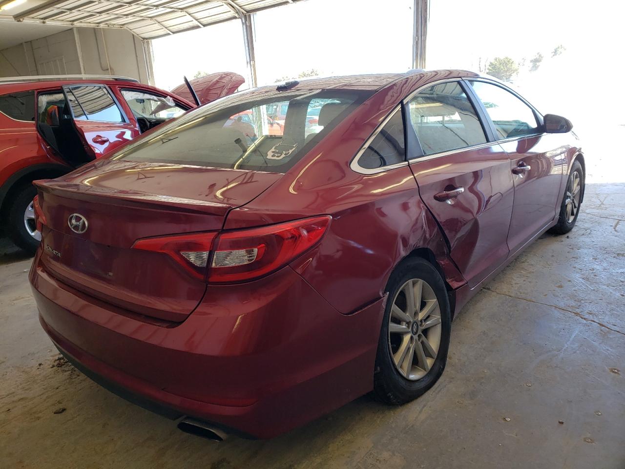 Photo 4 from auction – 2016 HYUNDAI SONATA SE with VIN 5NPE24AF7GH370949